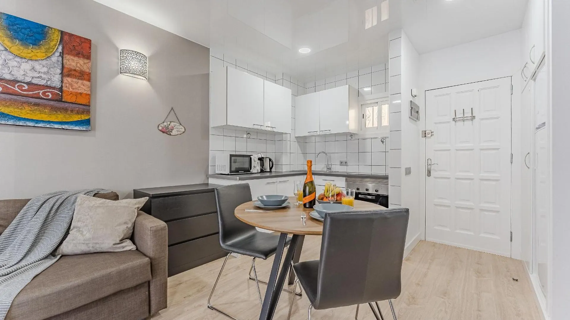 Modern Sunny Apartment 100M From The Beach Los Cristianos  0*, Los Cristianos (Tenerife)