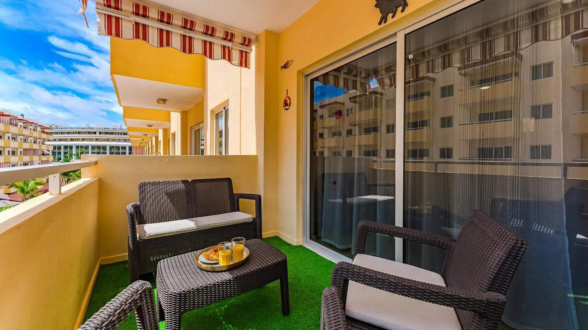 Modern Sunny Apartment 100M From The Beach Los Cristianos  Espagne