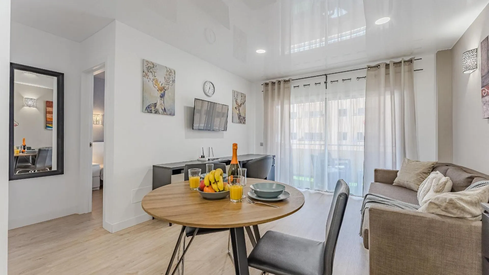 Contacts de Modern Sunny Apartment 100M From The Beach